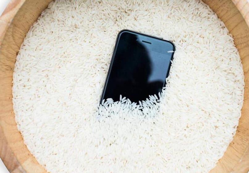 Apple настоятельно не рекомендует класть их технику в рис